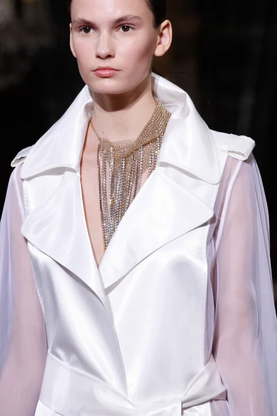 Look 60